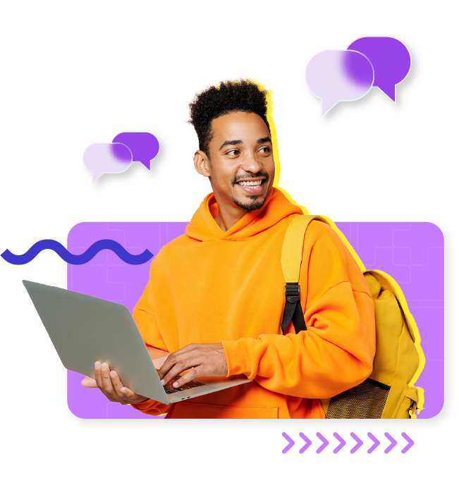 homem negro com notebook na mão sorrindo